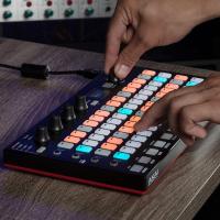 Controlador MIDI AKAI Firens